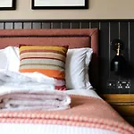 The Lawrance Luxury - Lägenhetshotell 4*